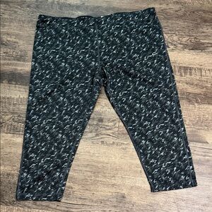 Nike Black and Gray Patterned Leggings